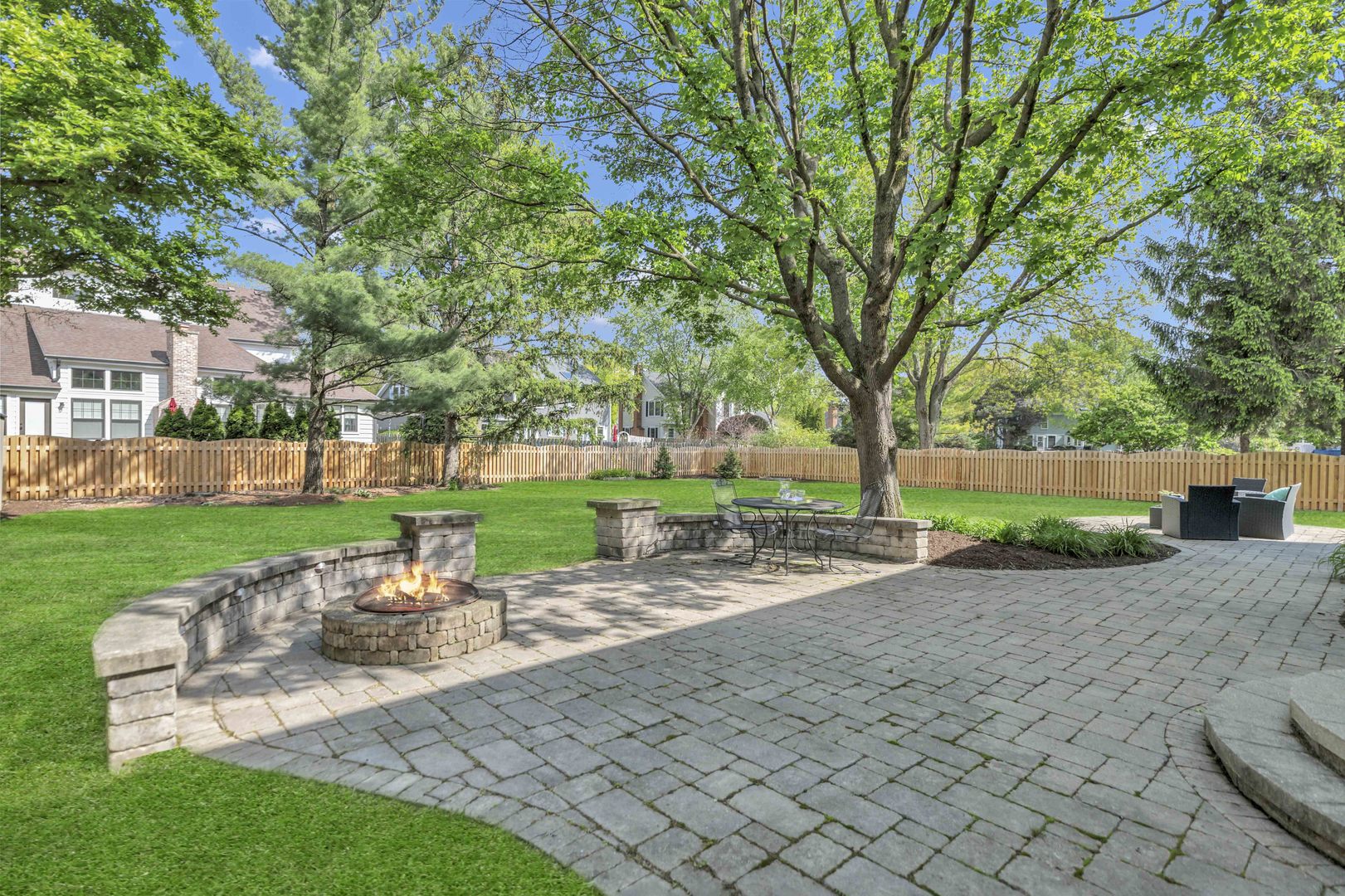 2045 Somerset Lane, Wheaton, IL 60189