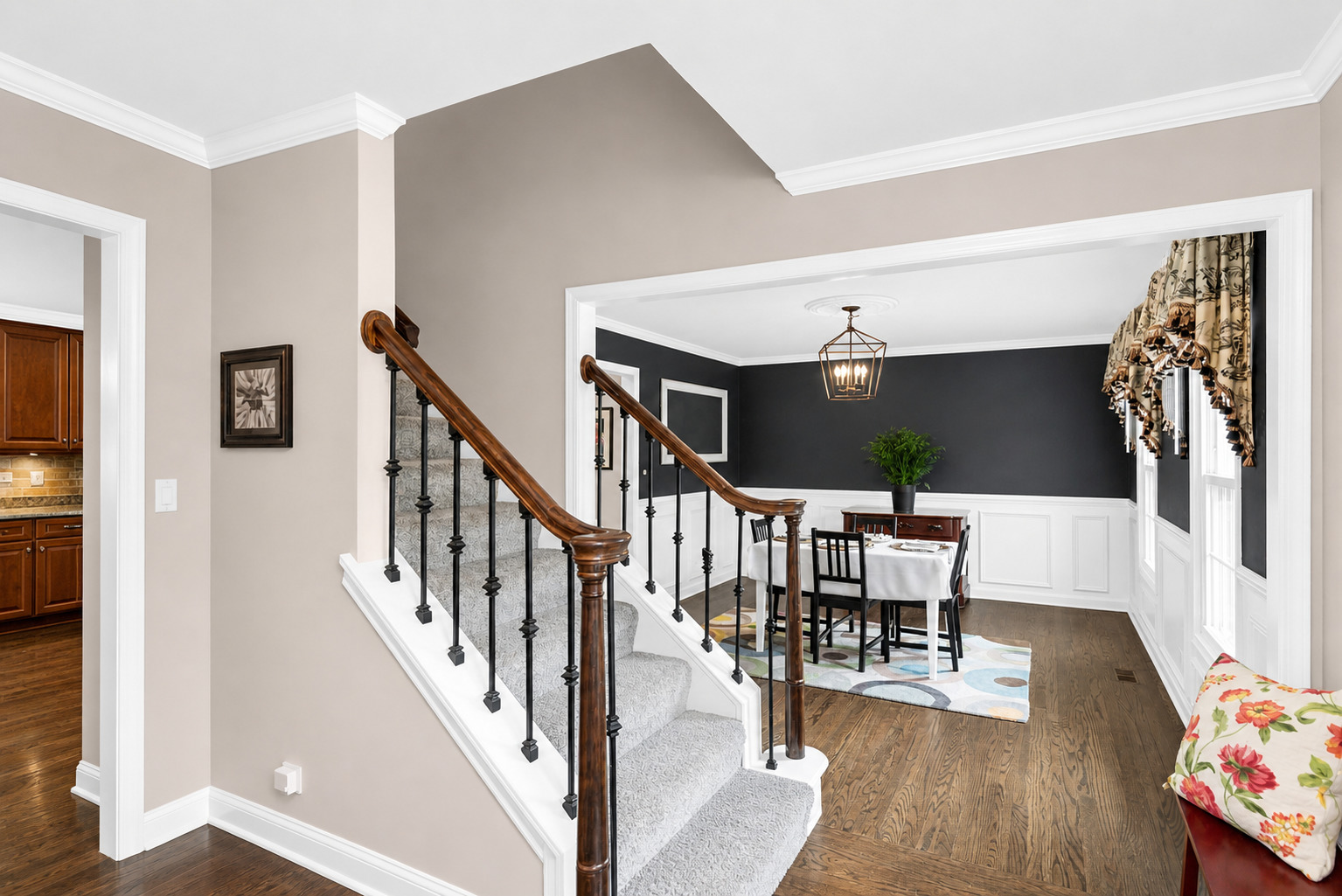 2045 Somerset Lane, Wheaton, IL 60189
