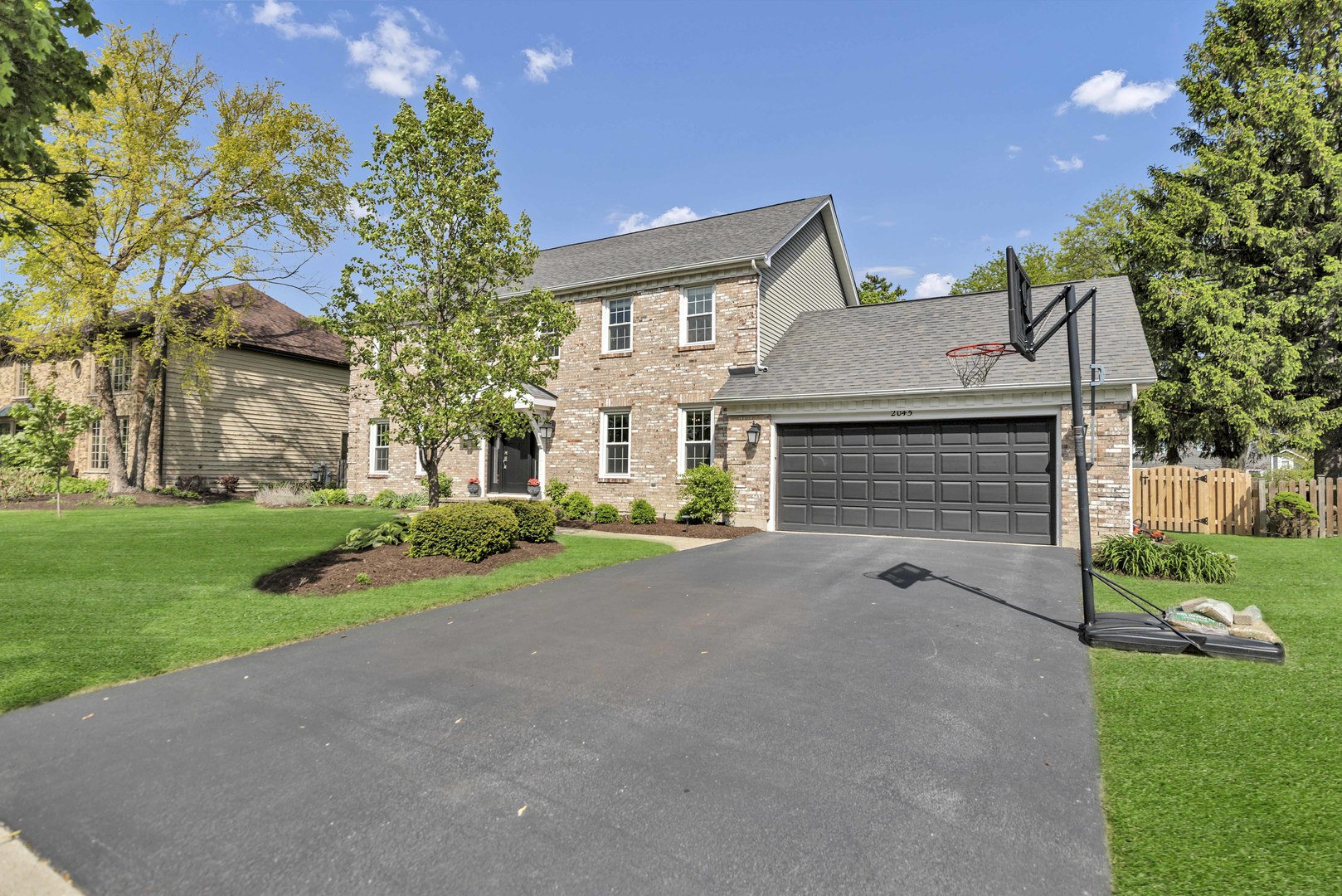 2045 Somerset Lane, Wheaton, IL 60189