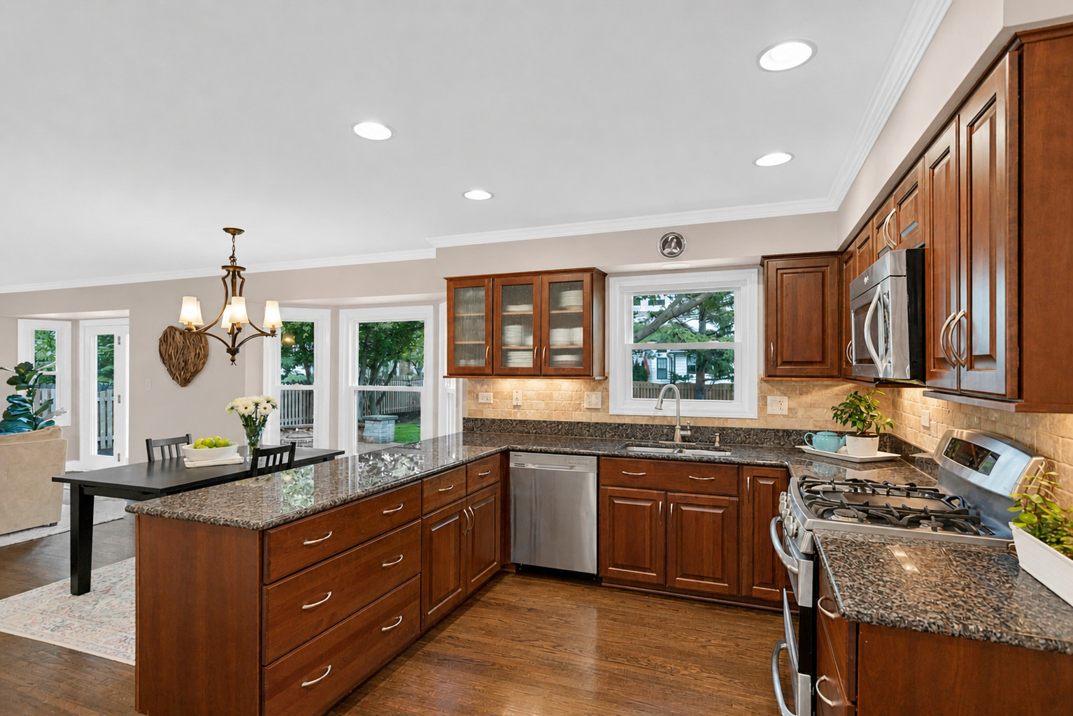 2045 Somerset Lane, Wheaton, IL 60189