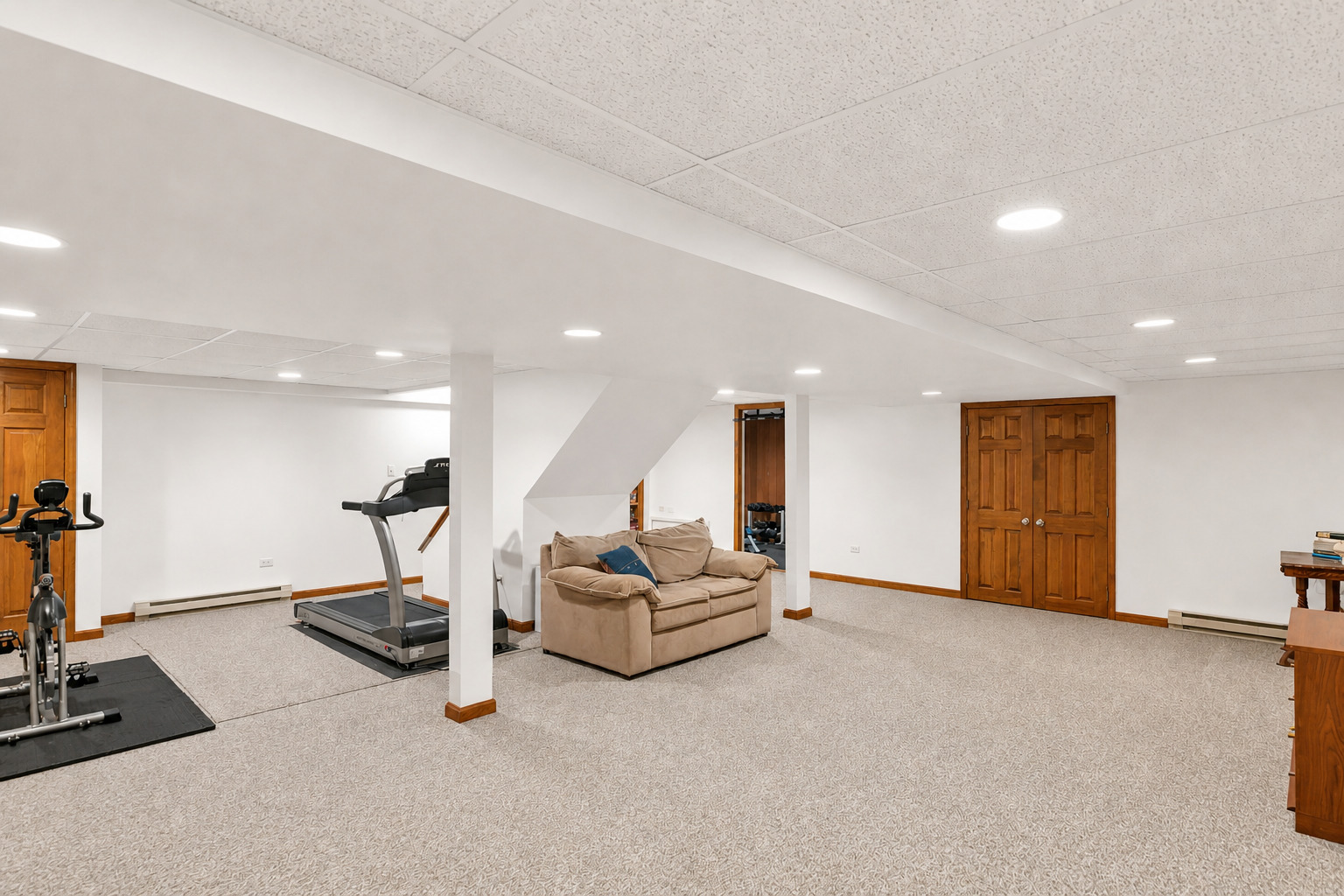 2045 Somerset Lane, Wheaton, IL 60189