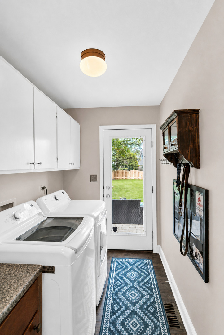 2045 Somerset Lane, Wheaton, IL 60189