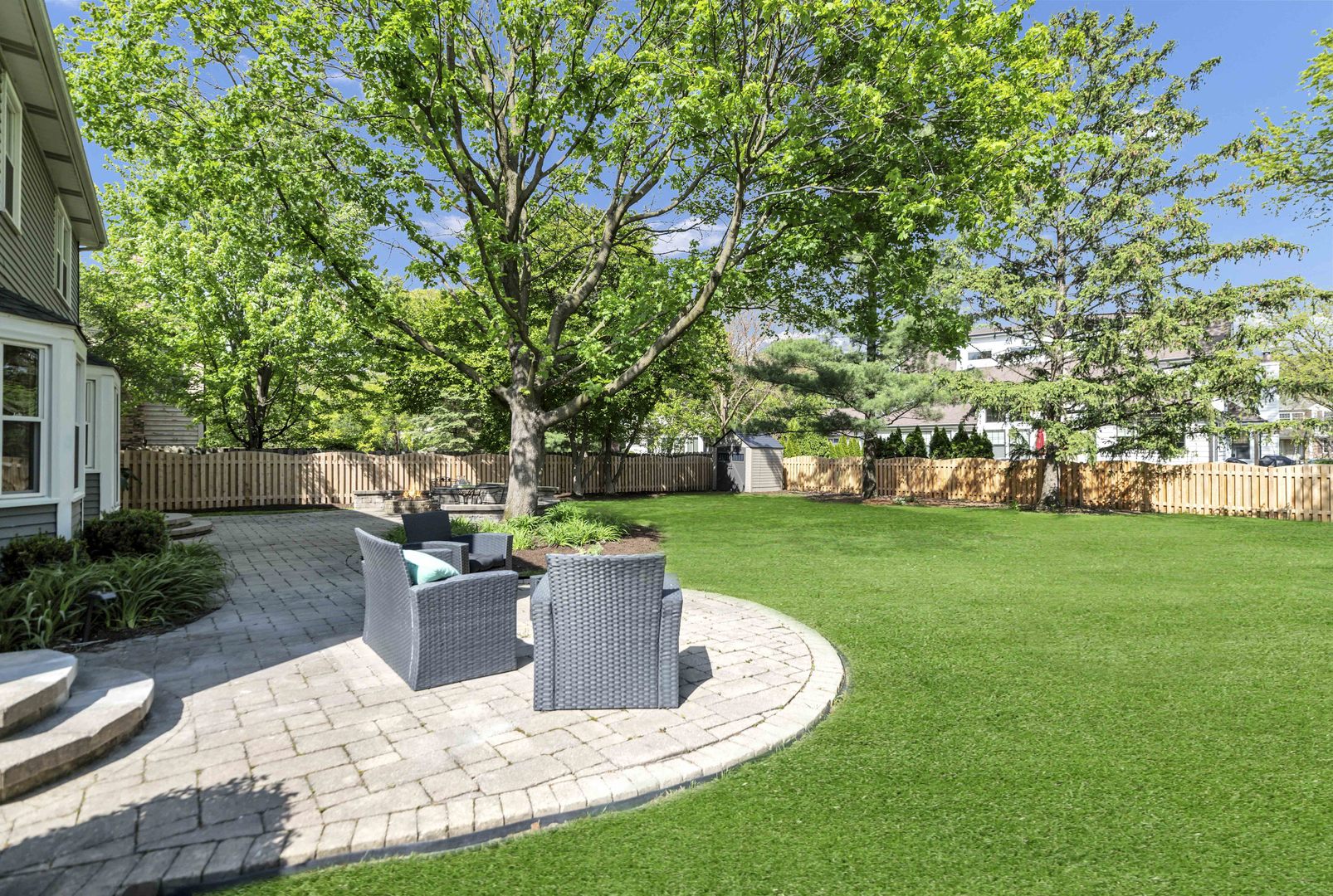 2045 Somerset Lane, Wheaton, IL 60189