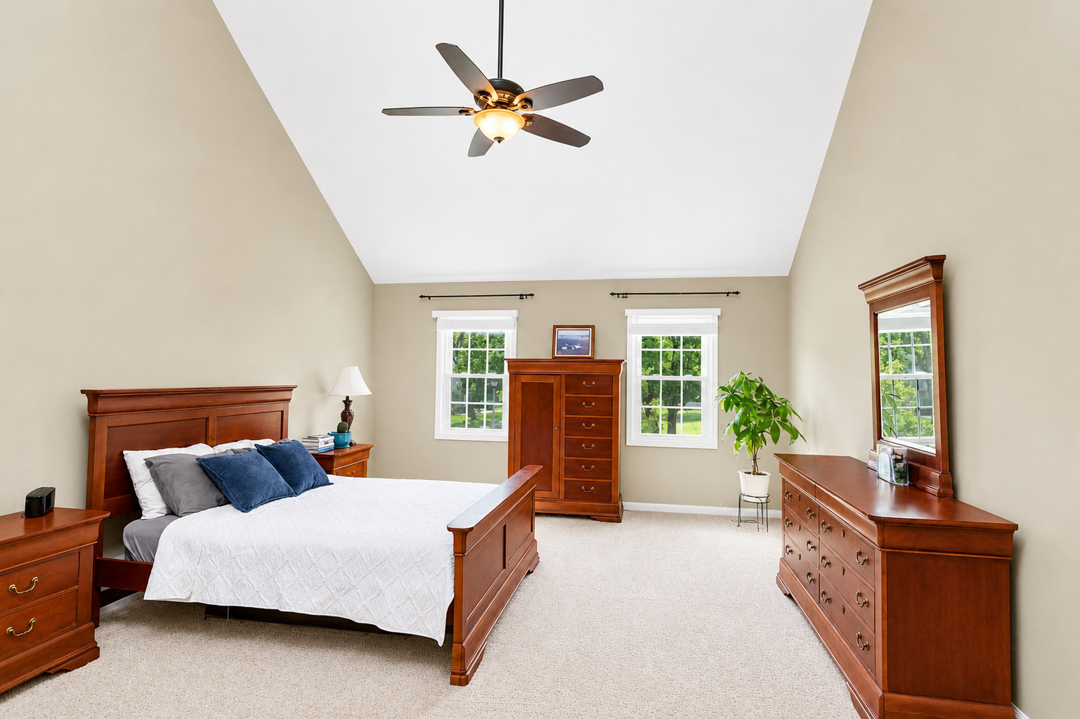 2045 Somerset Lane, Wheaton, IL 60189