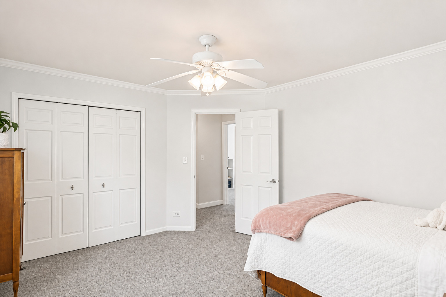 2045 Somerset Lane, Wheaton, IL 60189