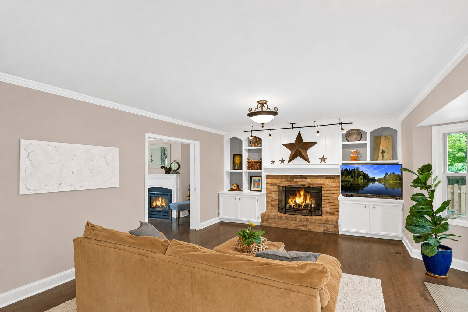 2045 Somerset Lane, Wheaton, IL 60189