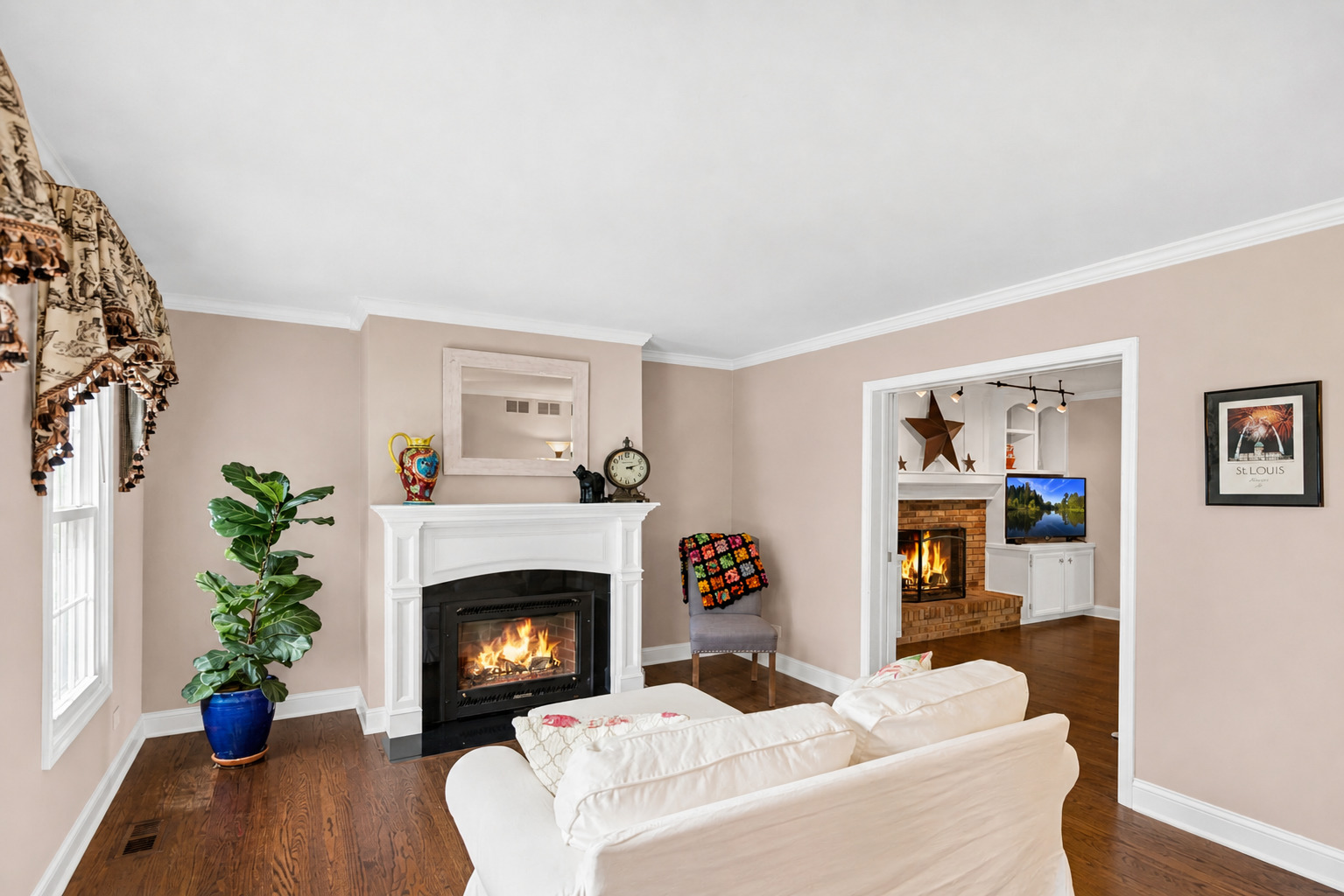 2045 Somerset Lane, Wheaton, IL 60189