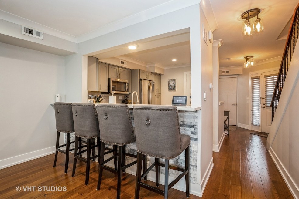 546 E Windgate Court, Arlington Heights, IL 60005