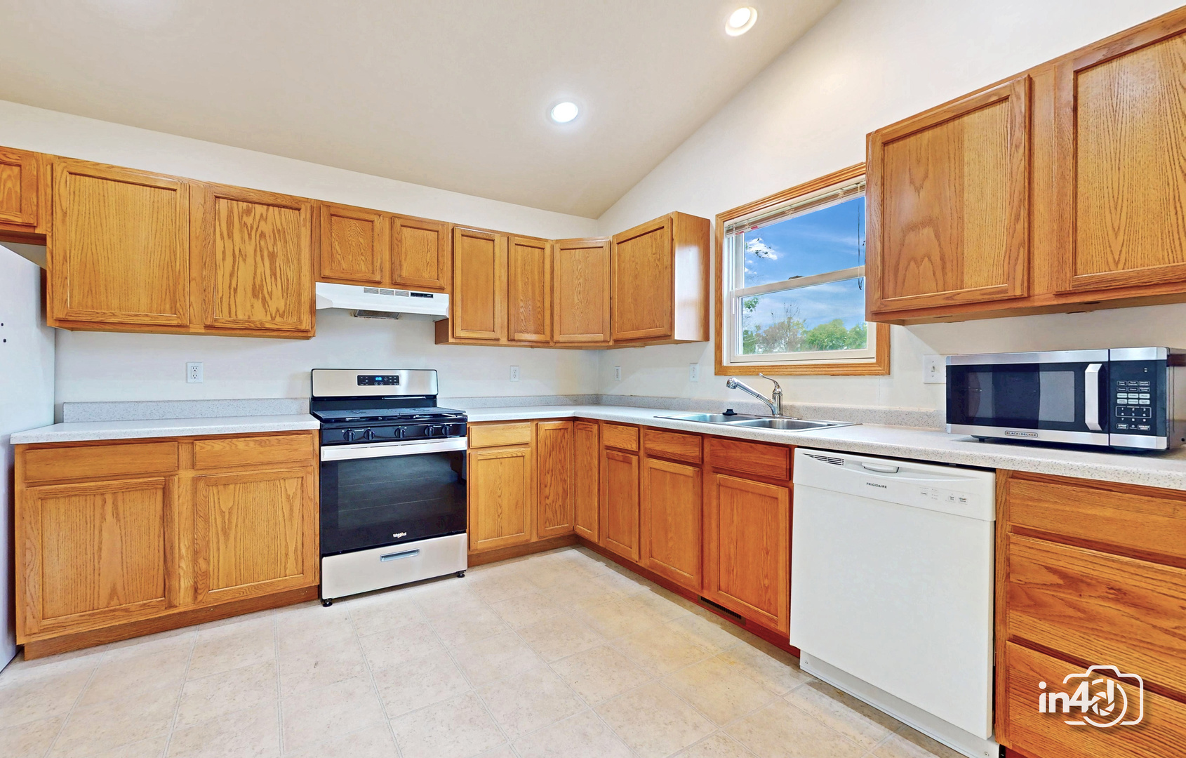 247-253 N Cross Street, Sycamore, IL 60178