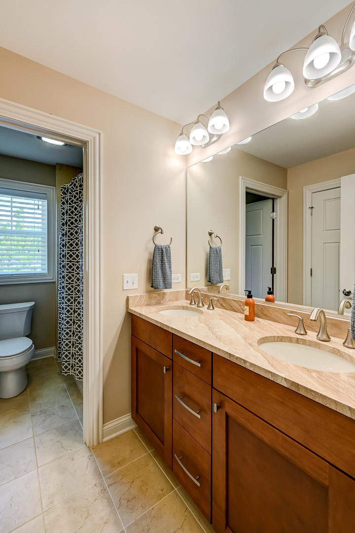 5607 Hillcrest Road, Downers Grove, IL 60516