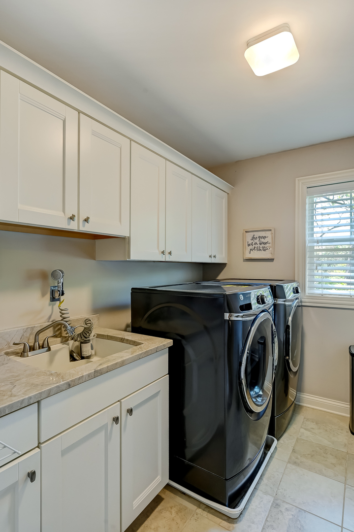 5607 Hillcrest Road, Downers Grove, IL 60516