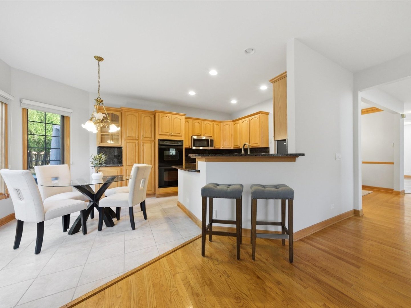 3098 Rosebrook Circle, Westchester, IL 60154