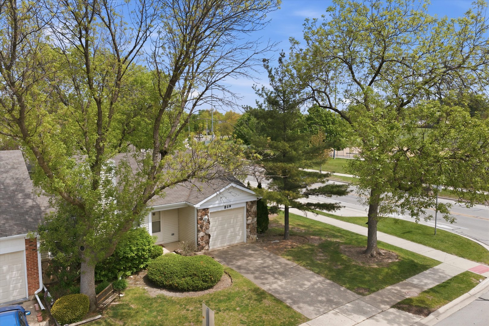 849 Colony Lake Drive, Schaumburg, IL 60194