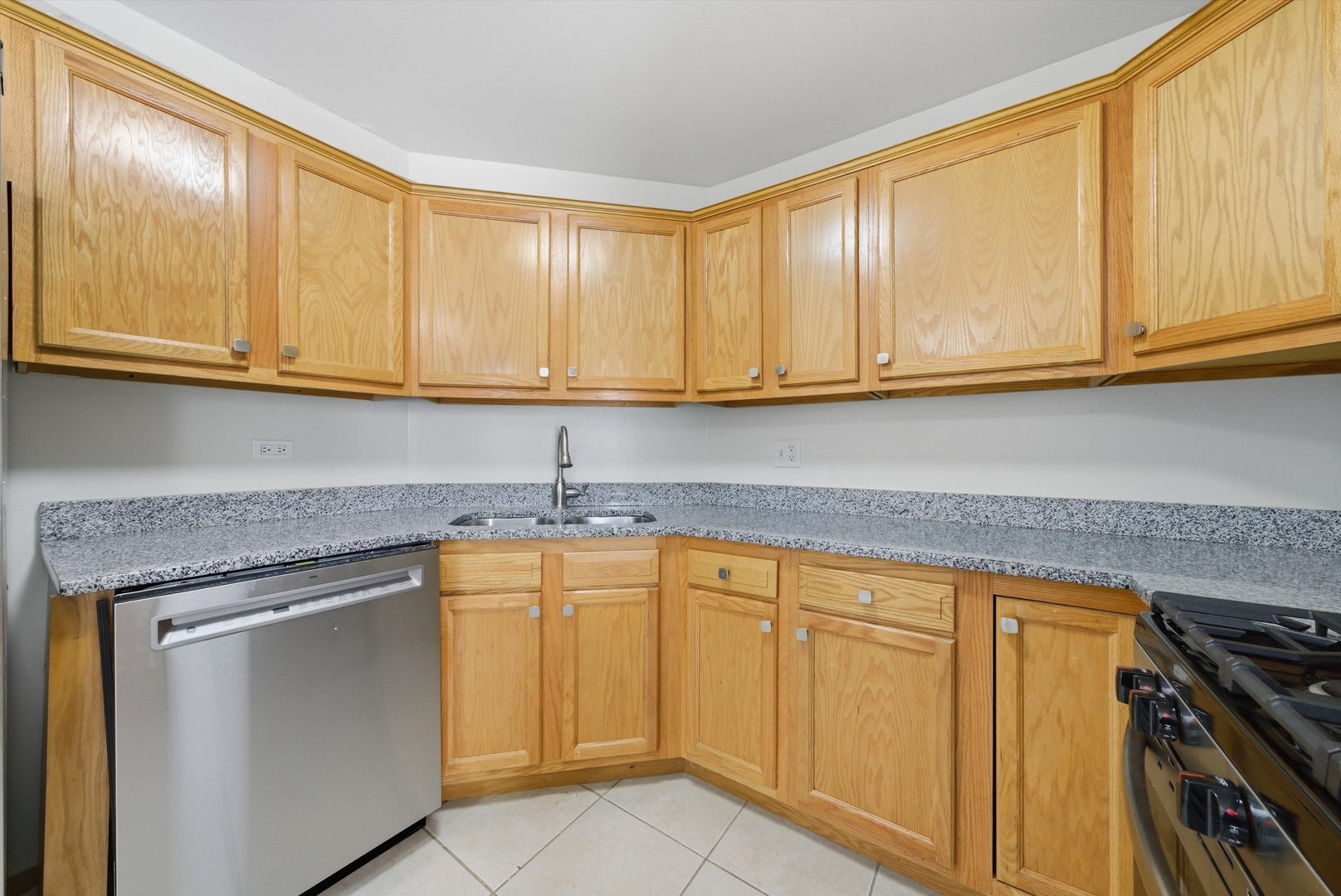 849 Colony Lake Drive, Schaumburg, IL 60194