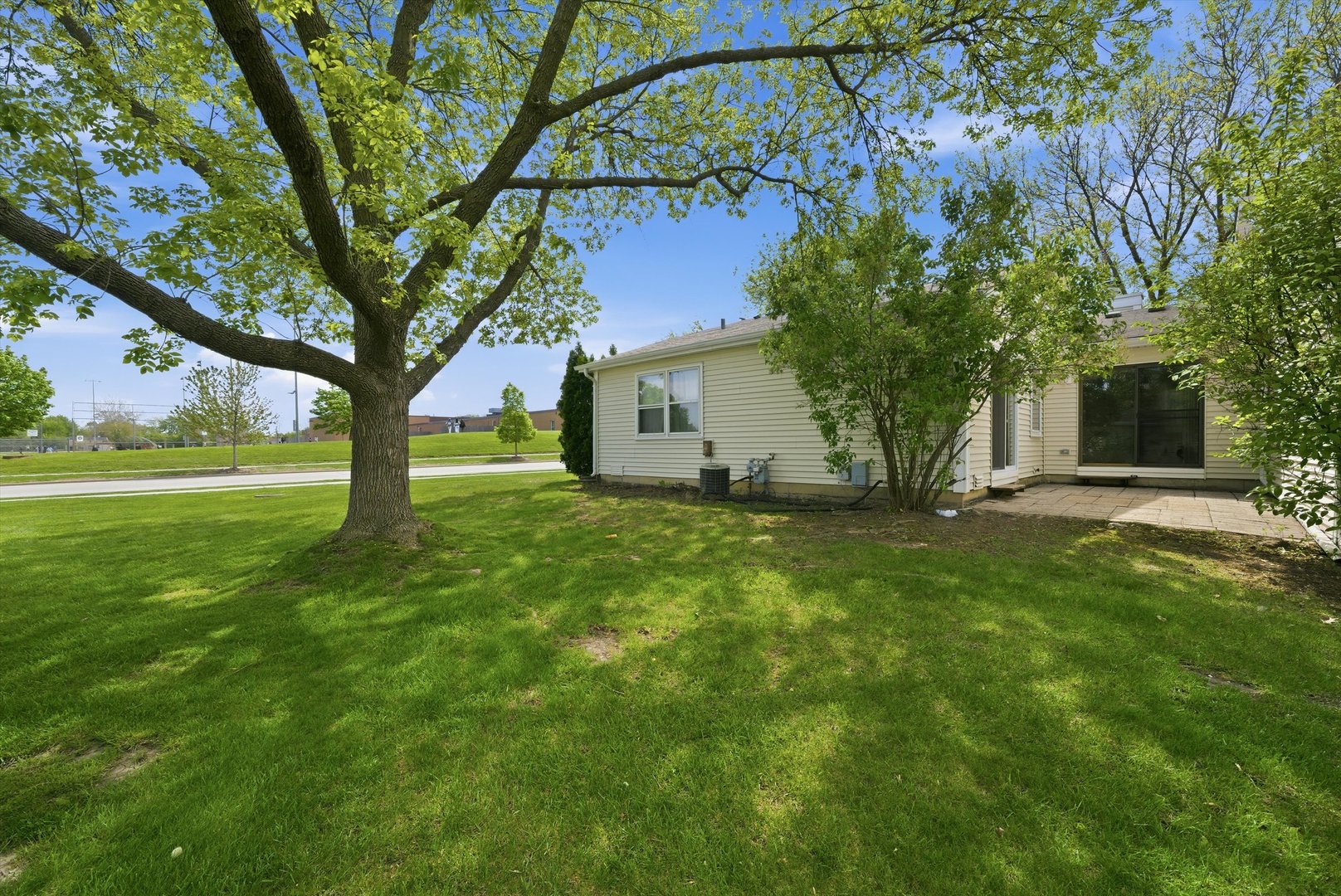 849 Colony Lake Drive, Schaumburg, IL 60194