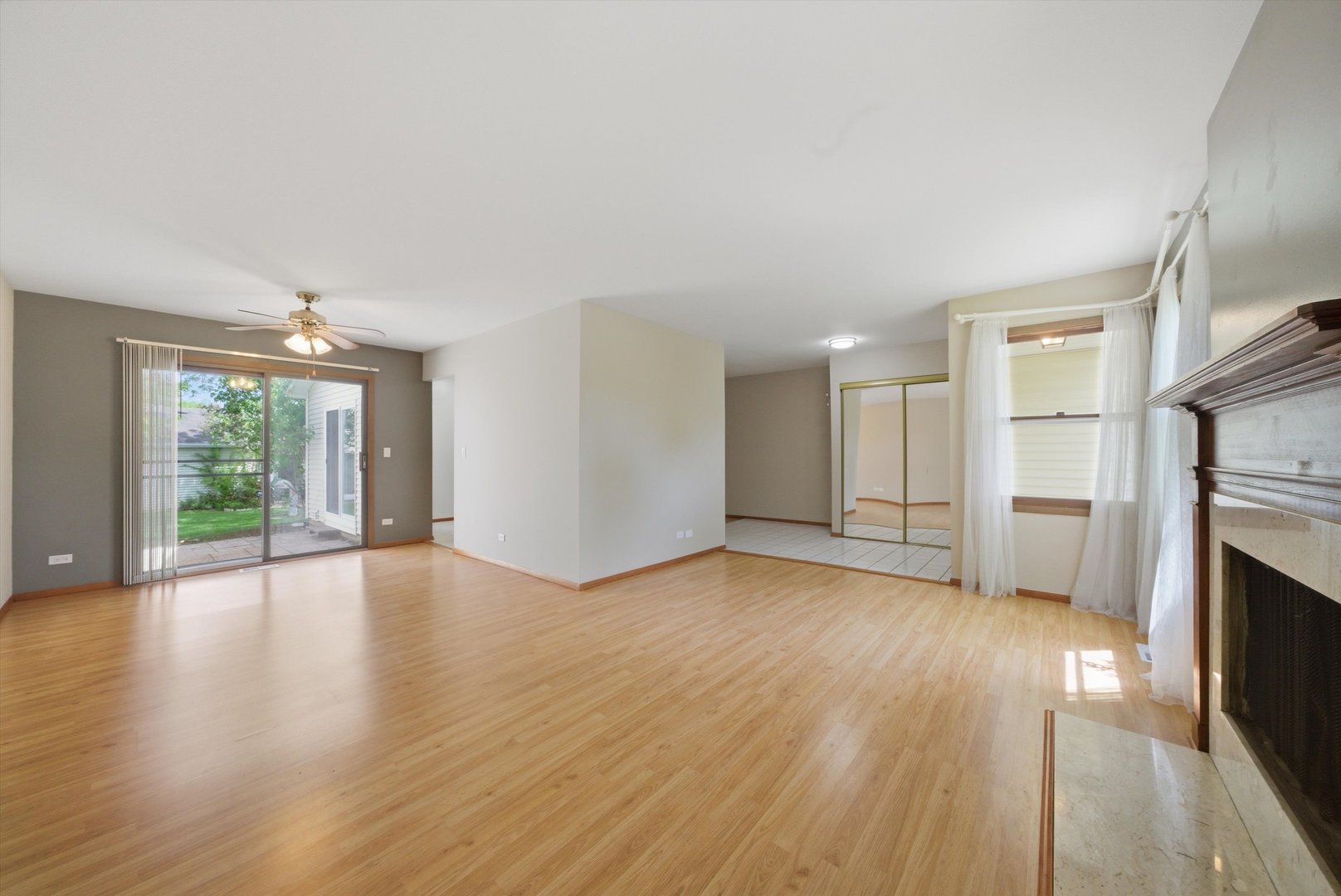 849 Colony Lake Drive, Schaumburg, IL 60194