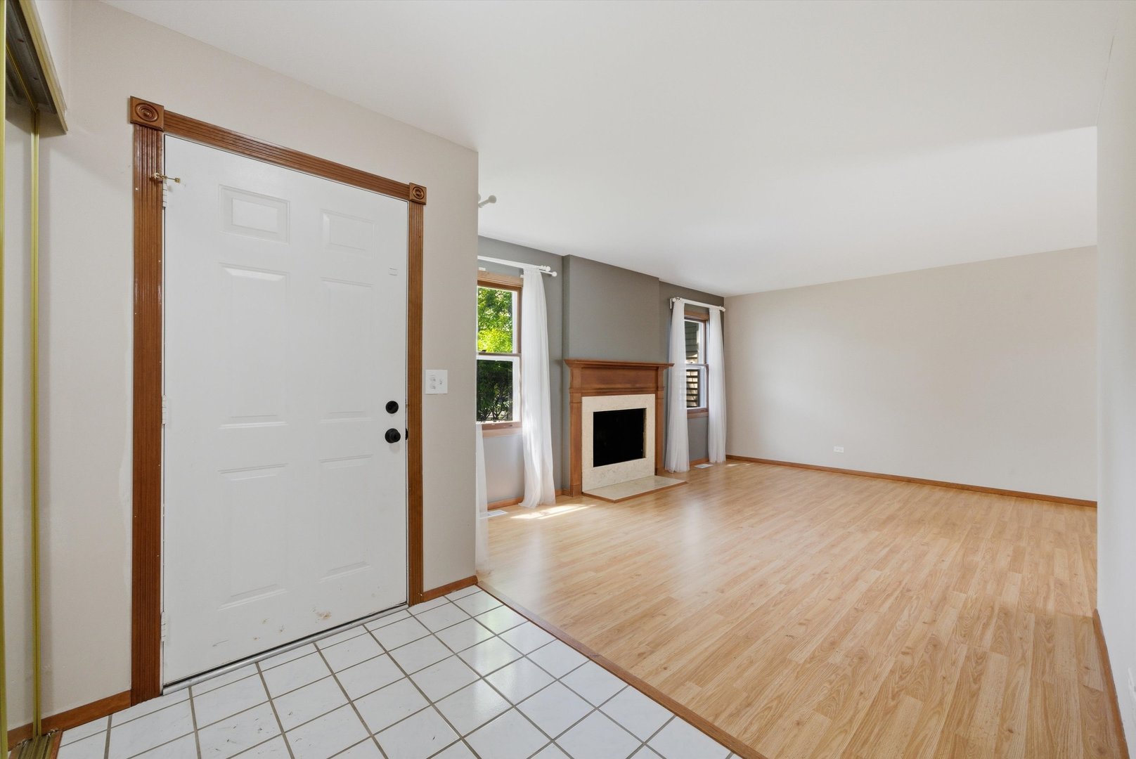 849 Colony Lake Drive, Schaumburg, IL 60194
