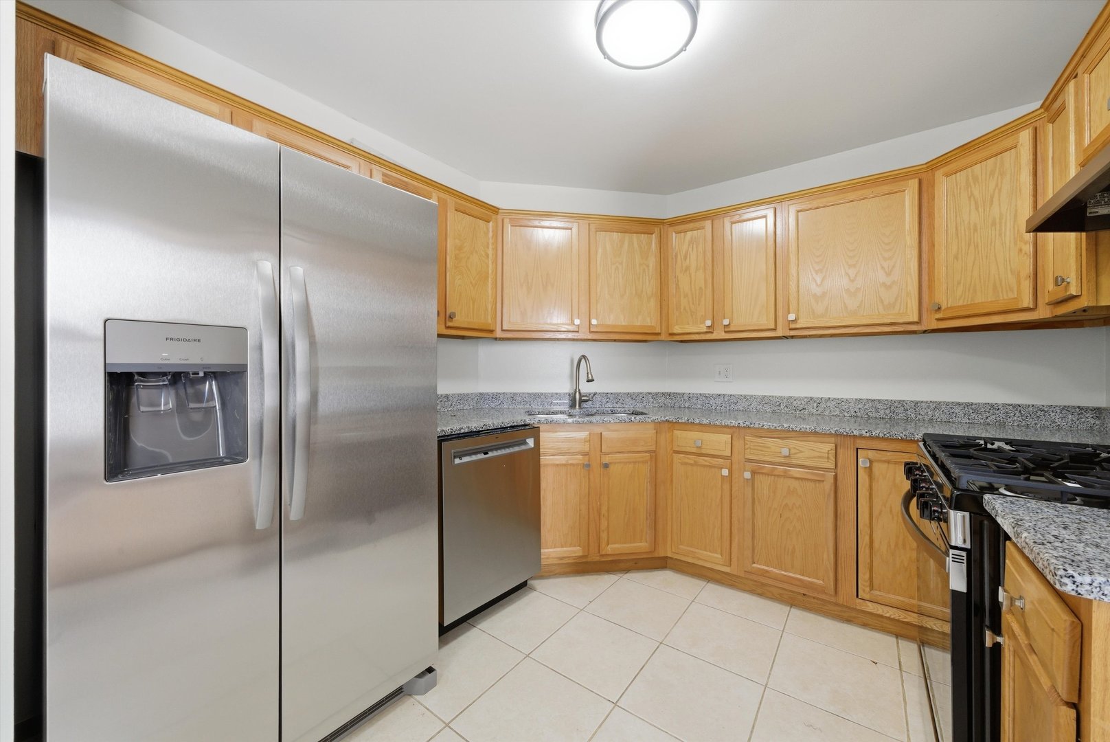 849 Colony Lake Drive, Schaumburg, IL 60194