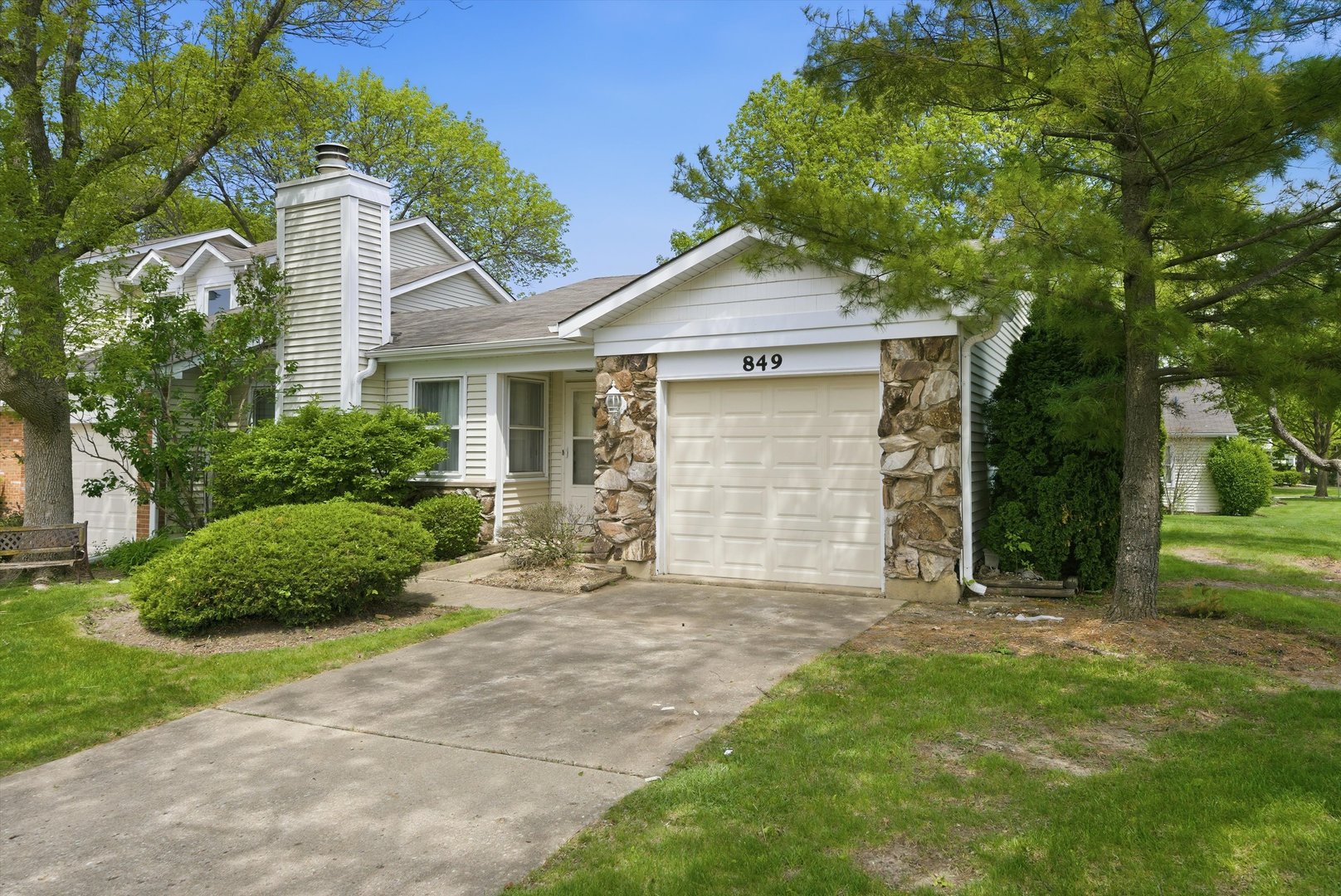 849 Colony Lake Drive, Schaumburg, IL 60194