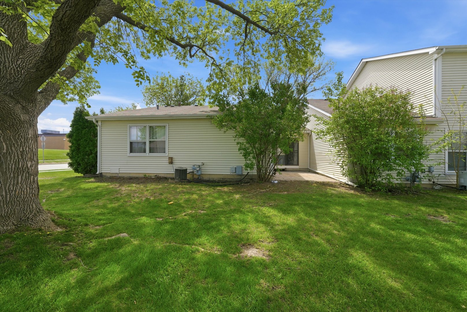 849 Colony Lake Drive, Schaumburg, IL 60194