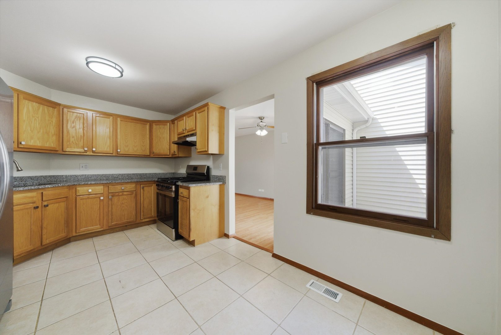 849 Colony Lake Drive, Schaumburg, IL 60194