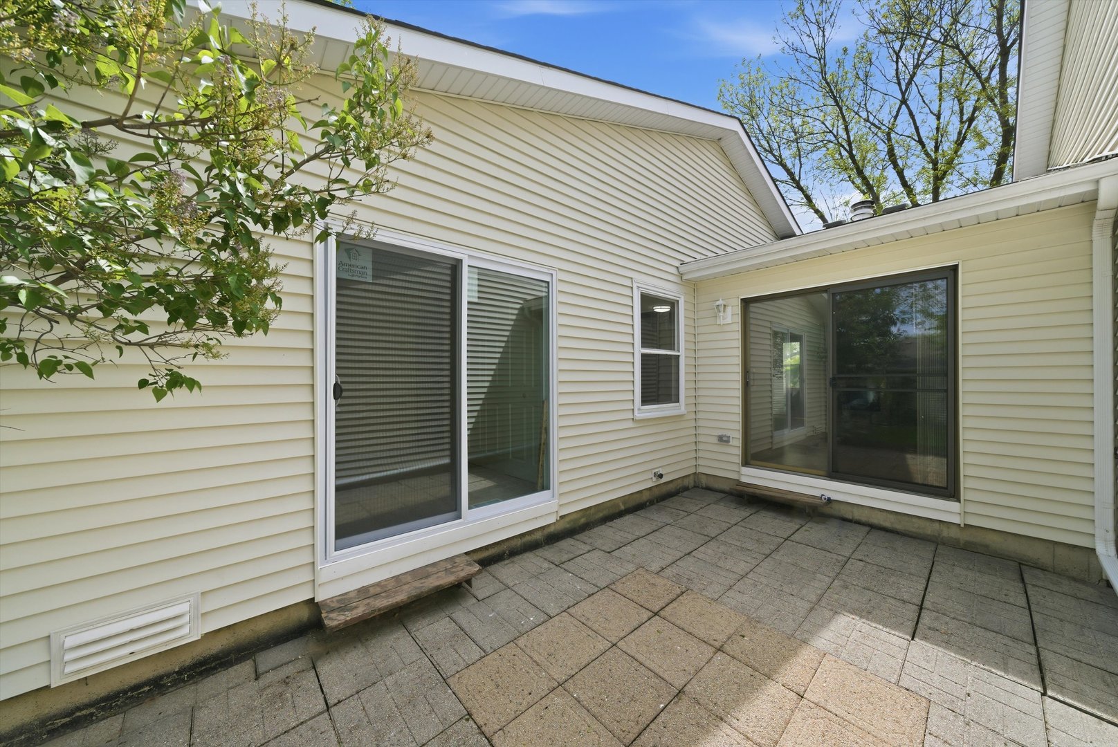 849 Colony Lake Drive, Schaumburg, IL 60194