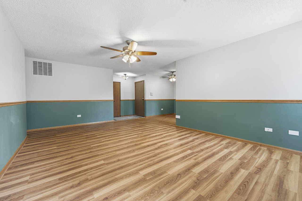 472 Elizabeth Drive #17-A-R, Wood Dale, IL 60191