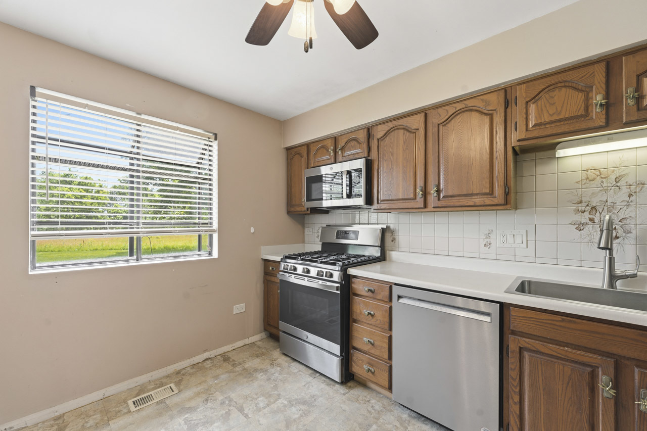 472 Elizabeth Drive #17-A-R, Wood Dale, IL 60191