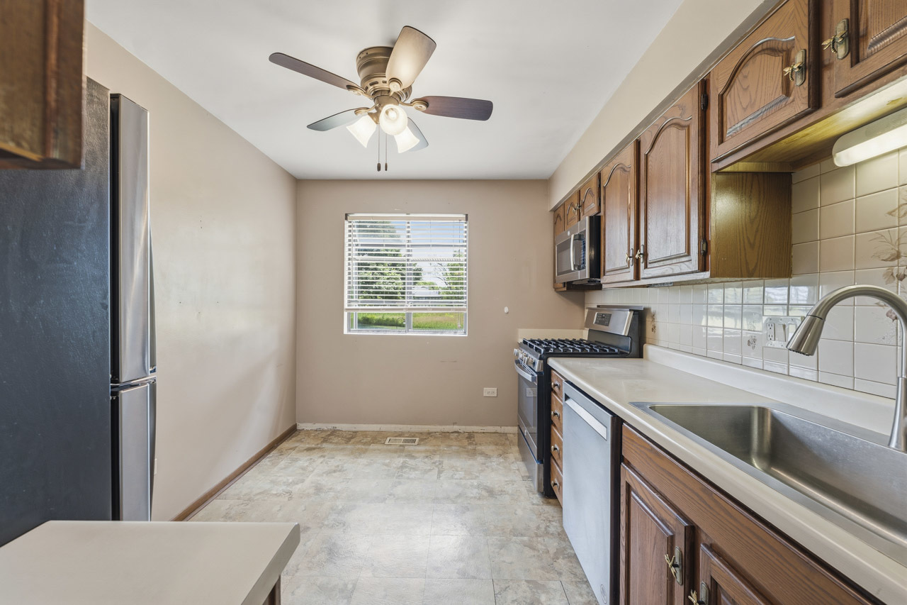 472 Elizabeth Drive #17-A-R, Wood Dale, IL 60191