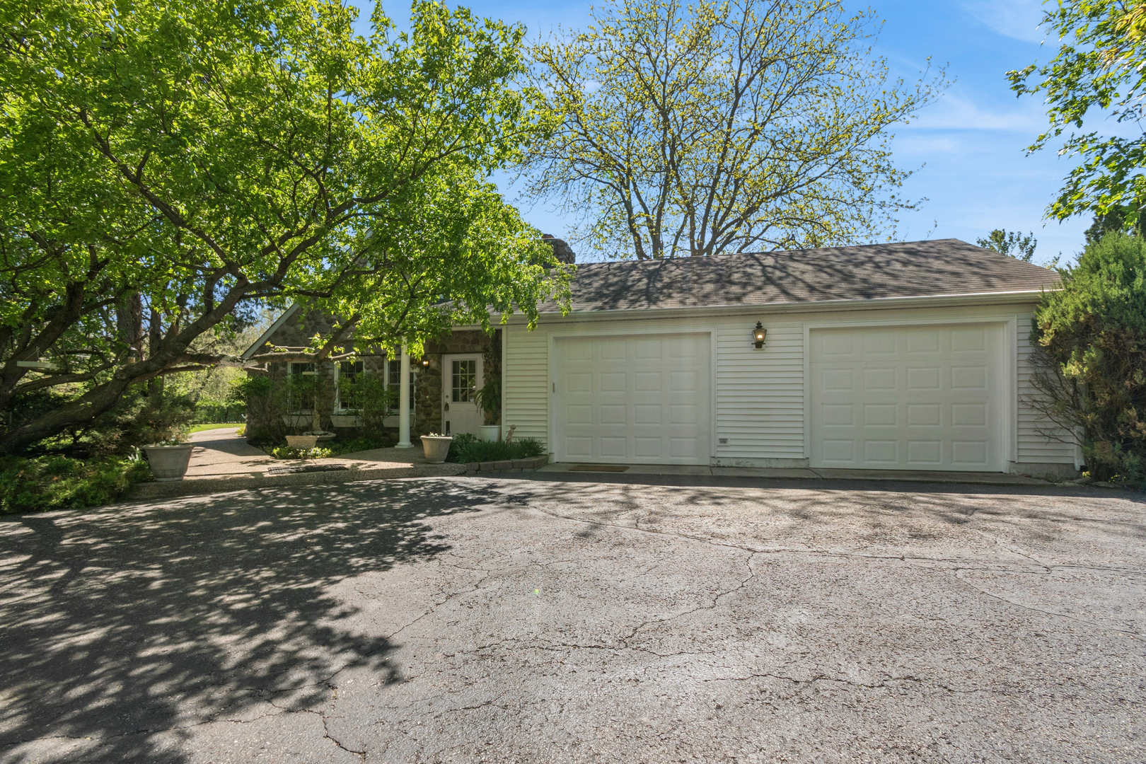 44 W Indian Trail Road, Barrington, IL 60010