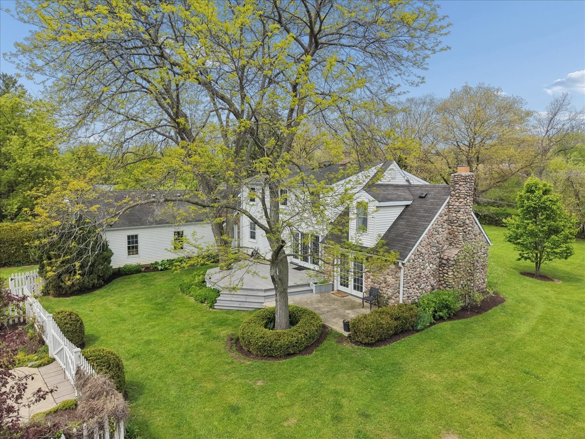 44 W Indian Trail Road, Barrington, IL 60010