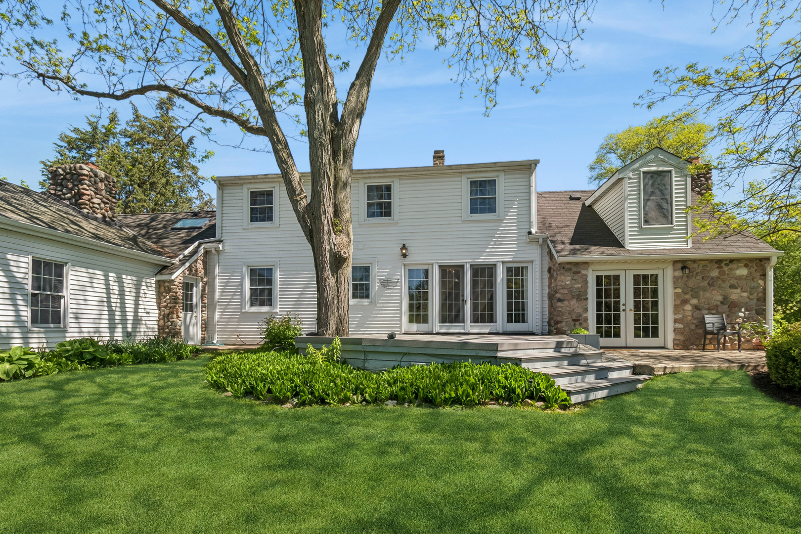 44 W Indian Trail Road, Barrington, IL 60010