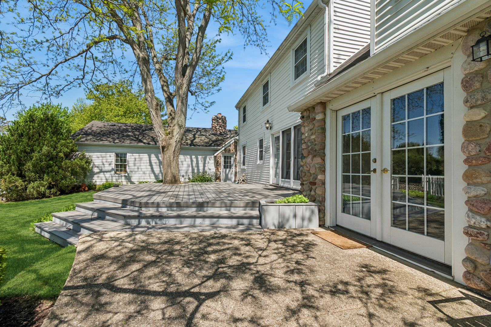 44 W Indian Trail Road, Barrington, IL 60010