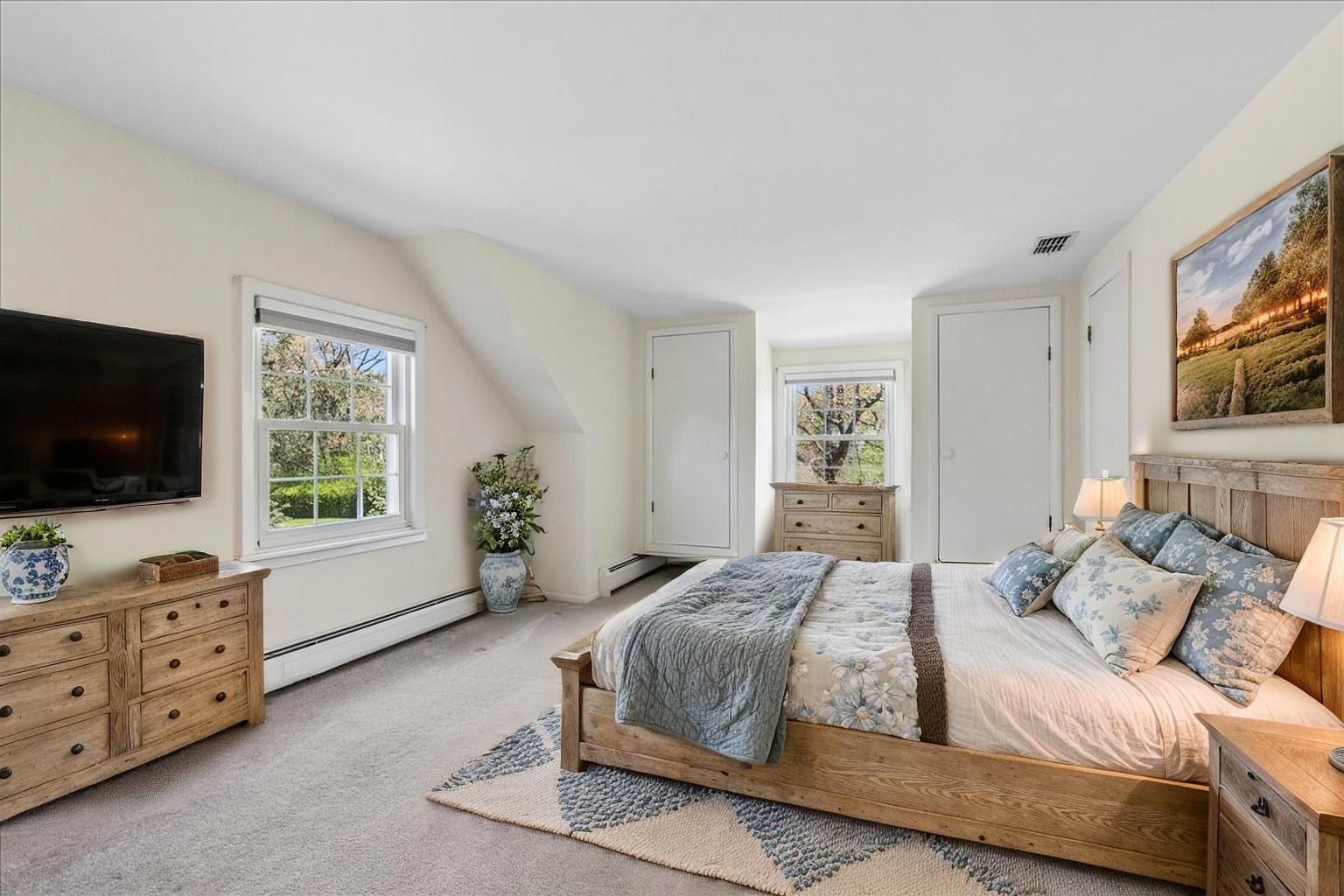 44 W Indian Trail Road, Barrington, IL 60010