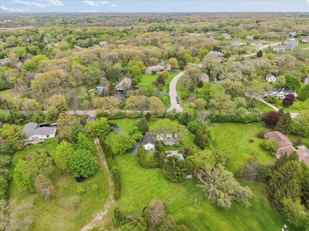 44 W Indian Trail Road, Barrington, IL 60010