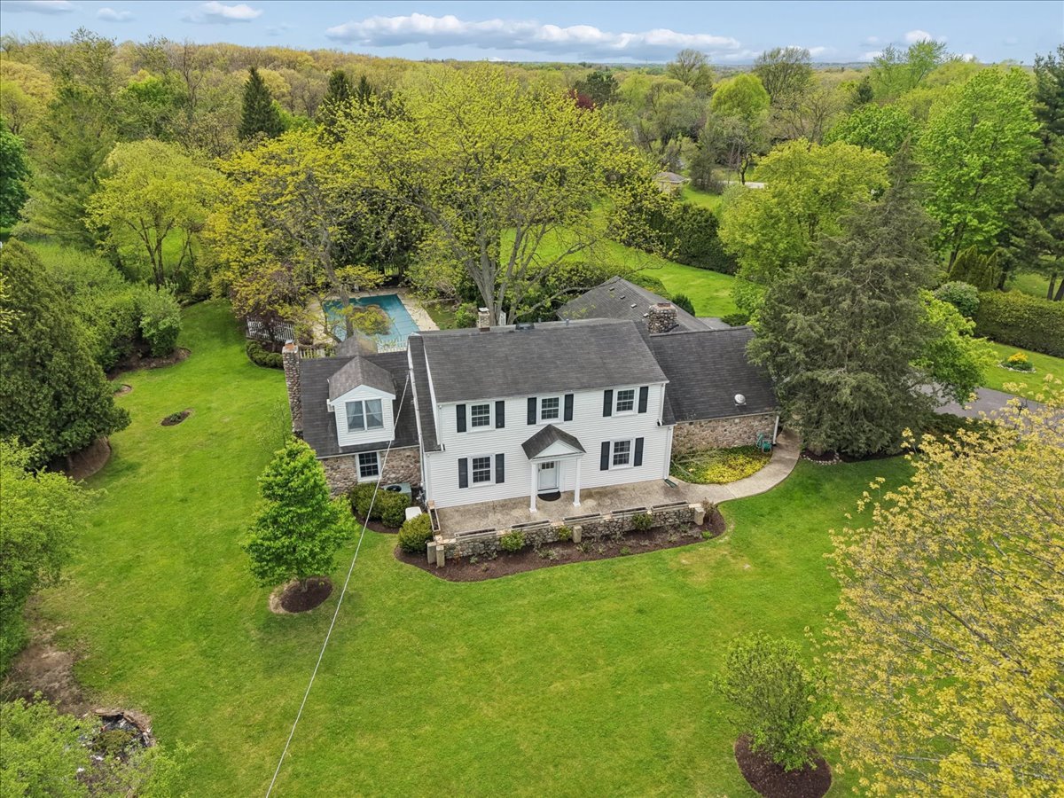 44 W Indian Trail Road, Barrington, IL 60010