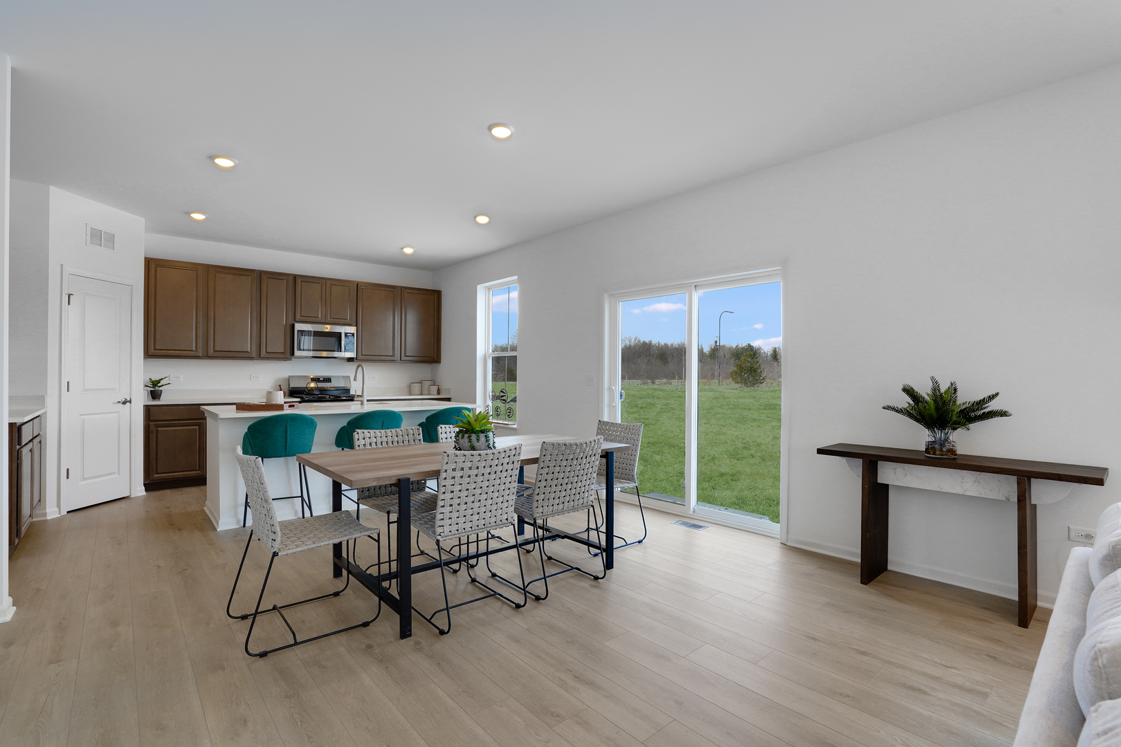 549 ARYE Drive, Elgin, IL 60124