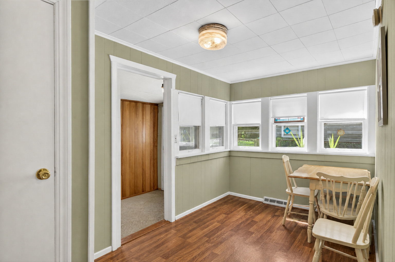 105 Edgewood Avenue, Crystal Lake, IL 60014