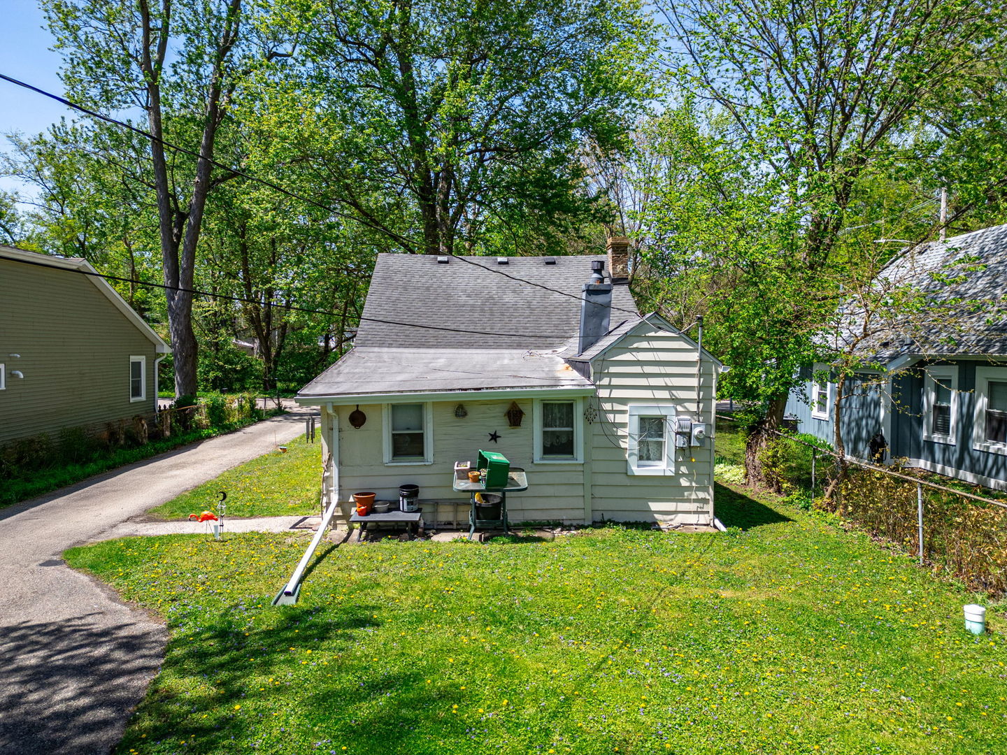 105 Edgewood Avenue, Crystal Lake, IL 60014