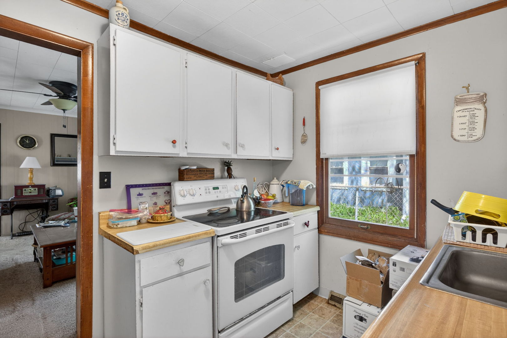 105 Edgewood Avenue, Crystal Lake, IL 60014