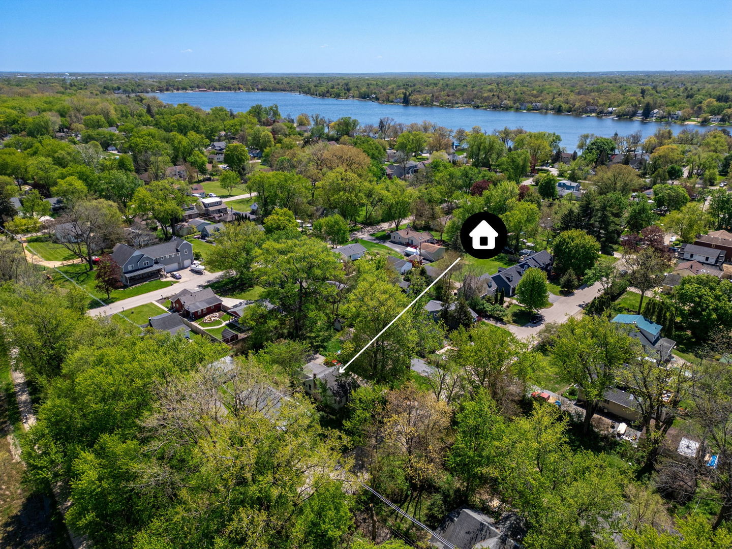 105 Edgewood Avenue, Crystal Lake, IL 60014