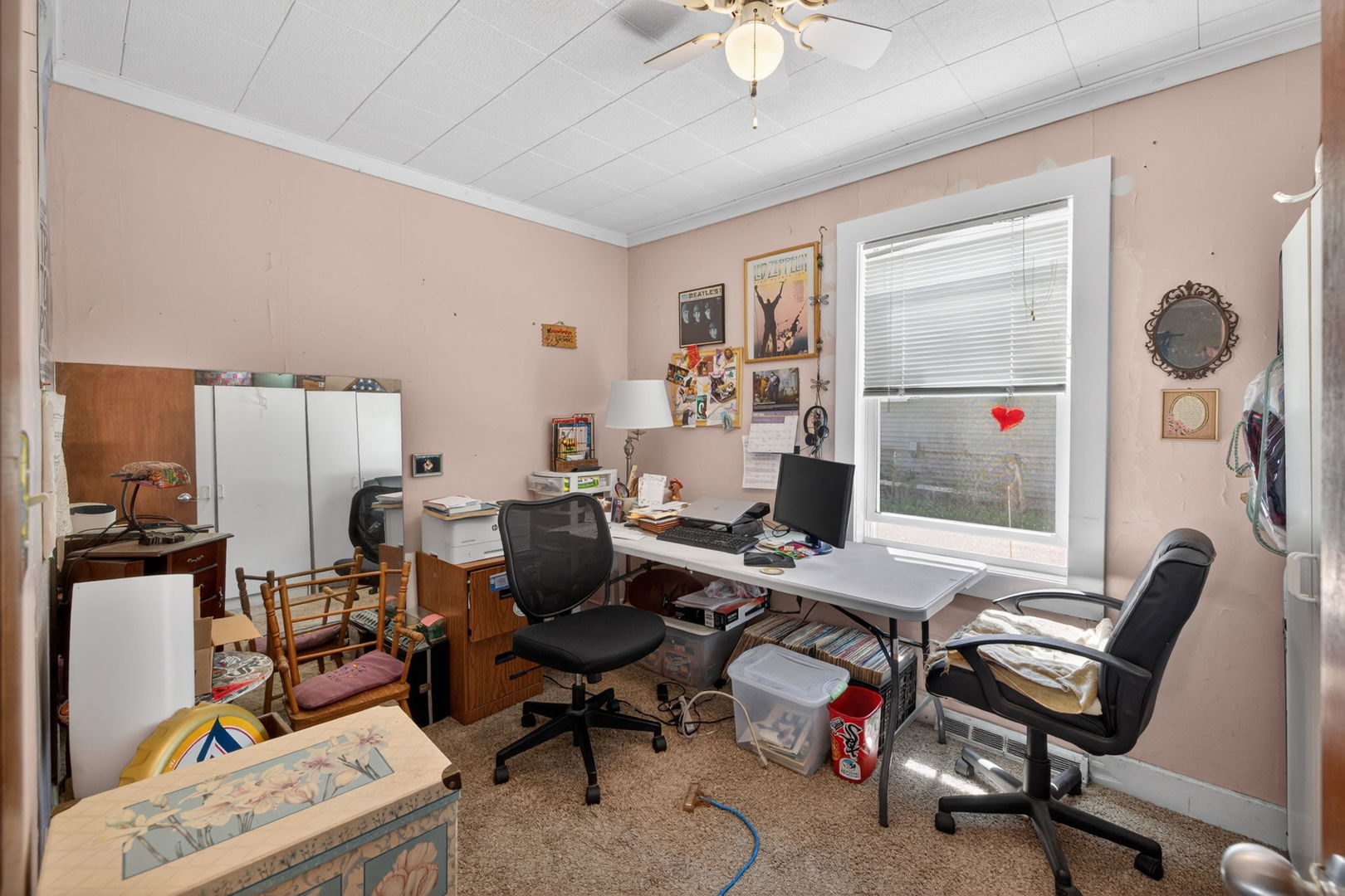 105 Edgewood Avenue, Crystal Lake, IL 60014