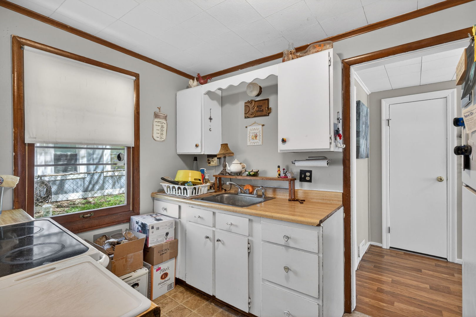105 Edgewood Avenue, Crystal Lake, IL 60014
