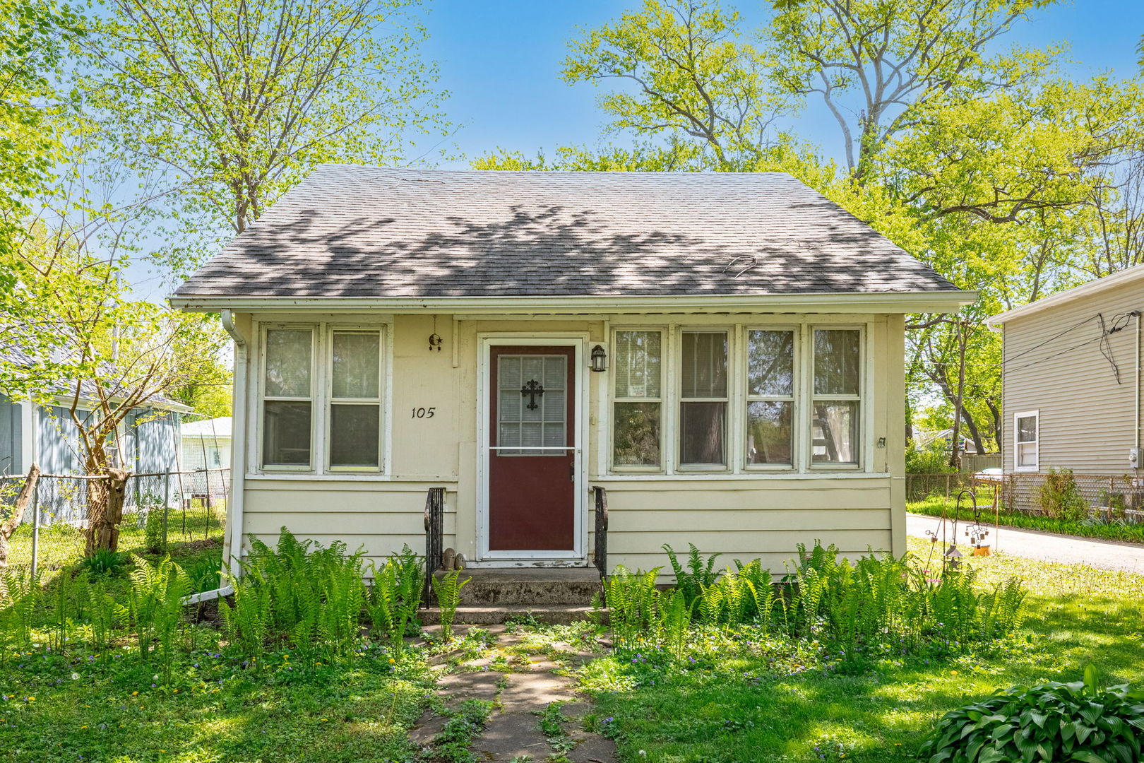105 Edgewood Avenue, Crystal Lake, IL 60014
