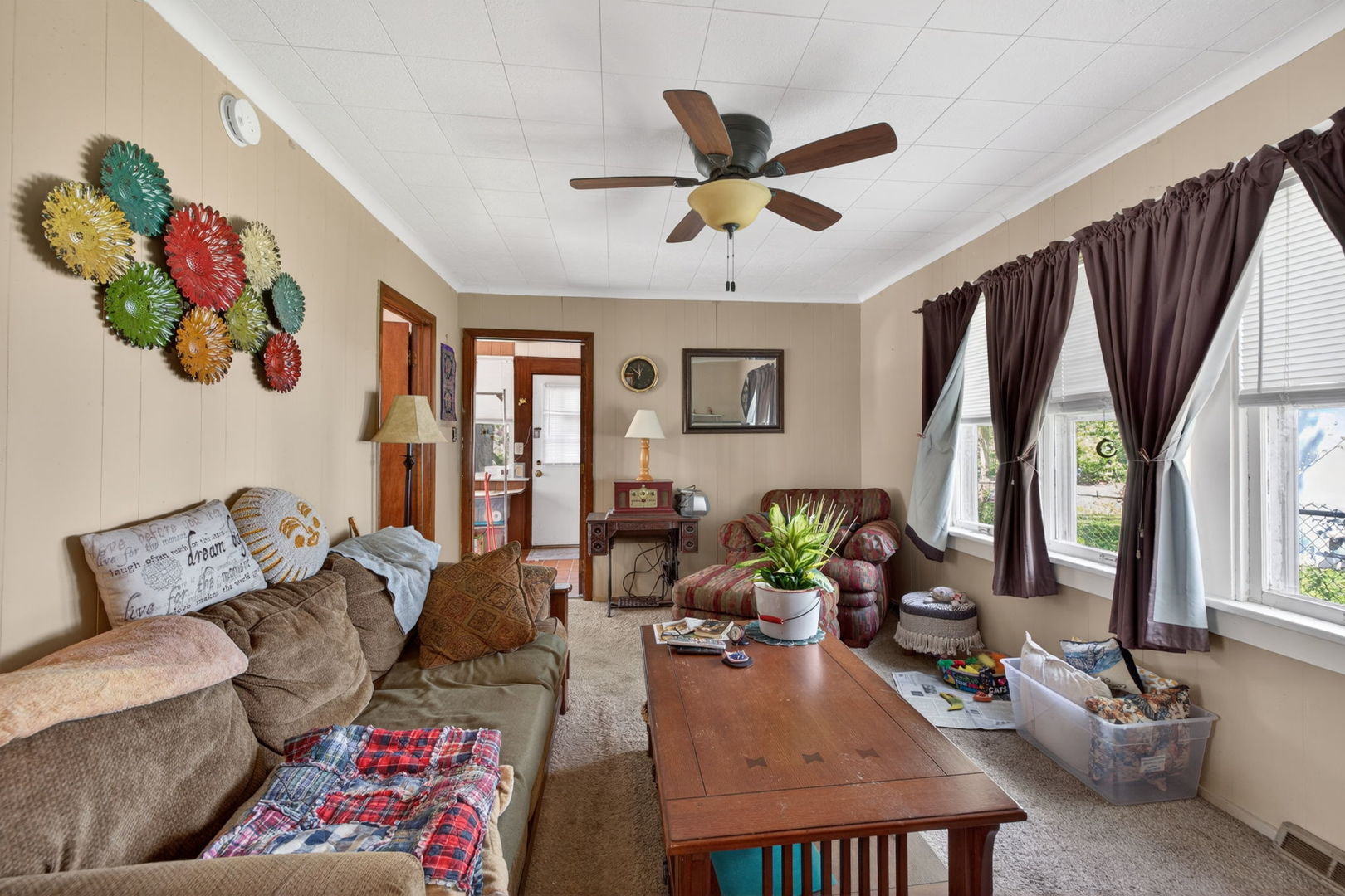 105 Edgewood Avenue, Crystal Lake, IL 60014