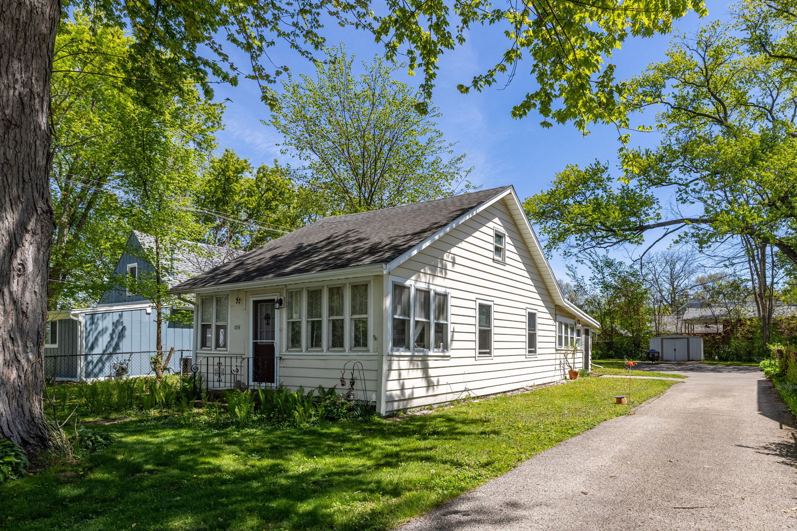 105 Edgewood Avenue, Crystal Lake, IL 60014