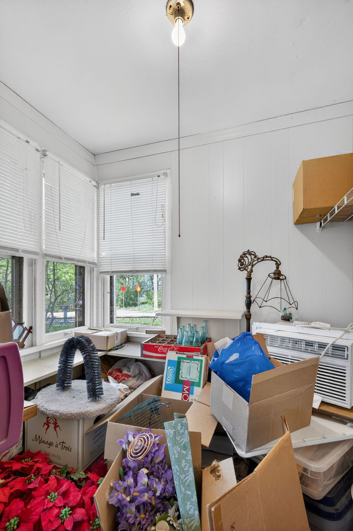 105 Edgewood Avenue, Crystal Lake, IL 60014