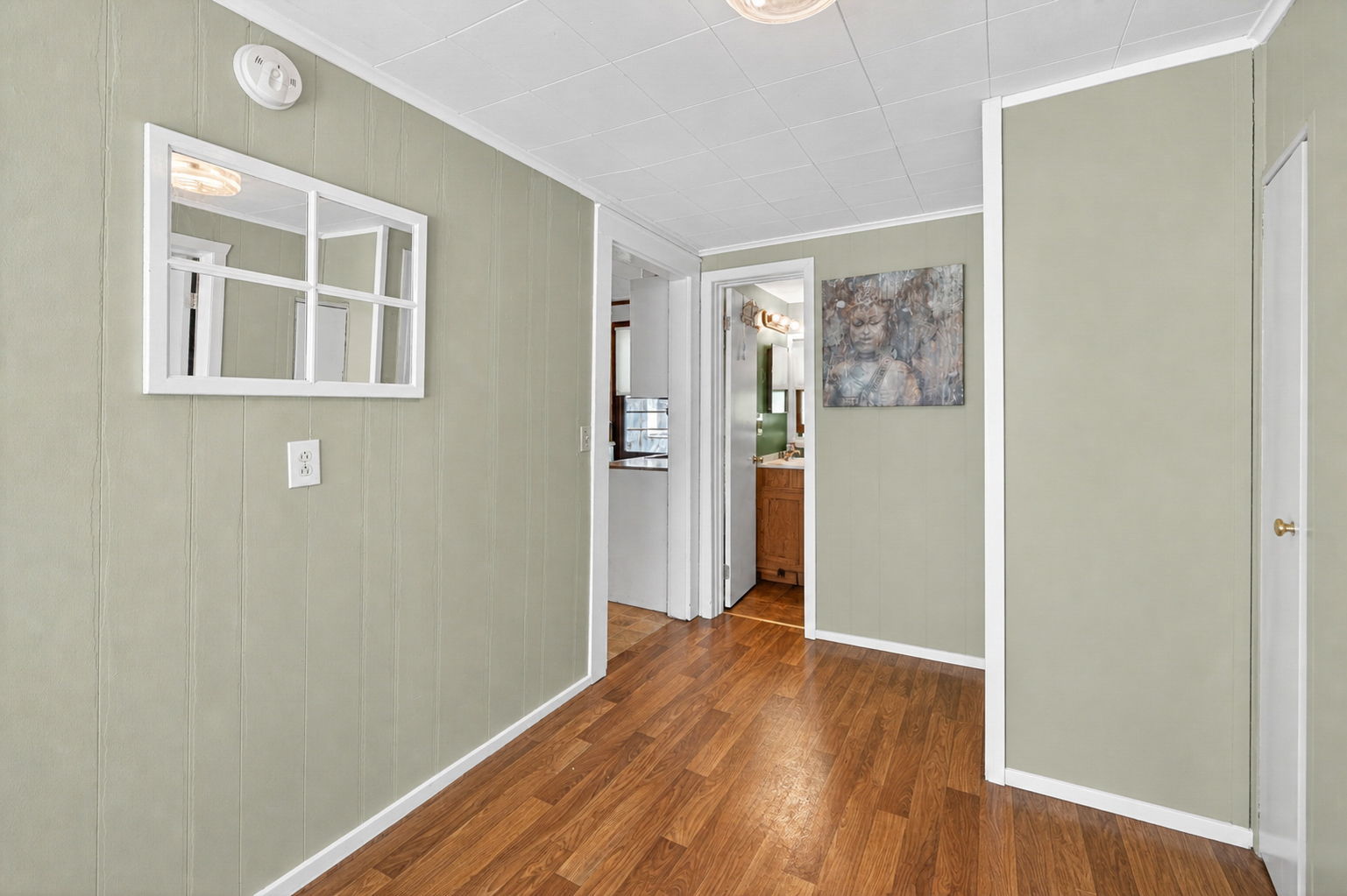 105 Edgewood Avenue, Crystal Lake, IL 60014