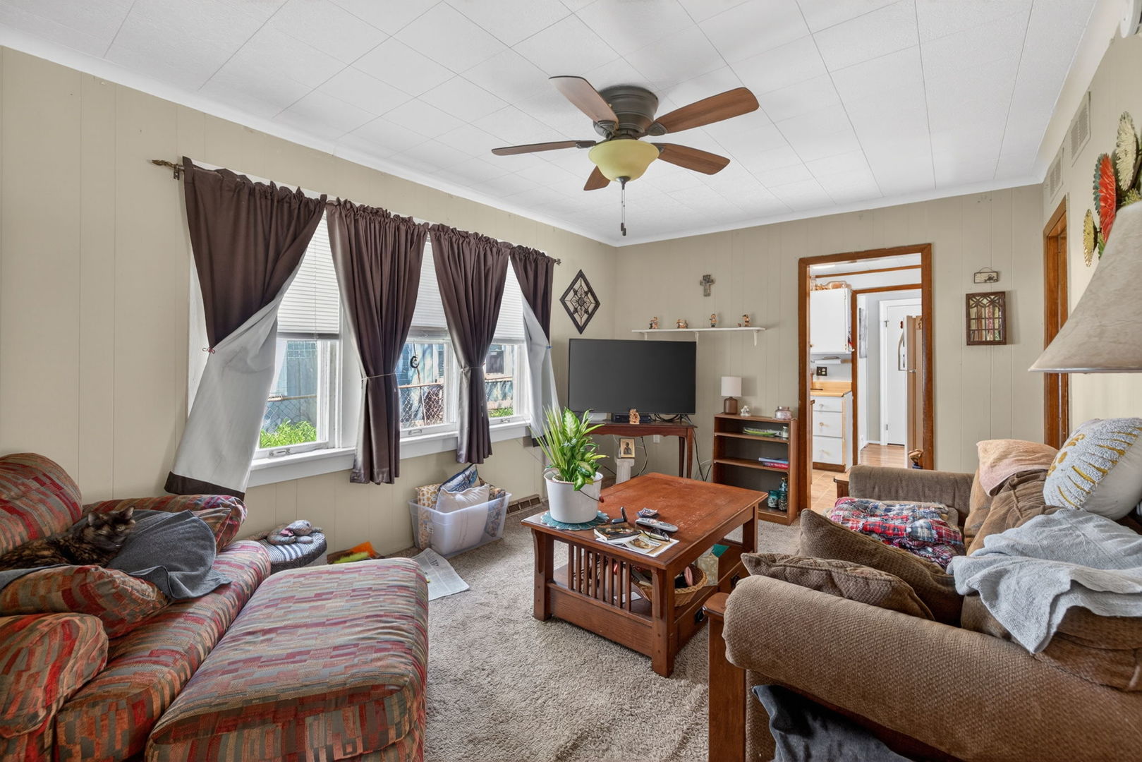 105 Edgewood Avenue, Crystal Lake, IL 60014