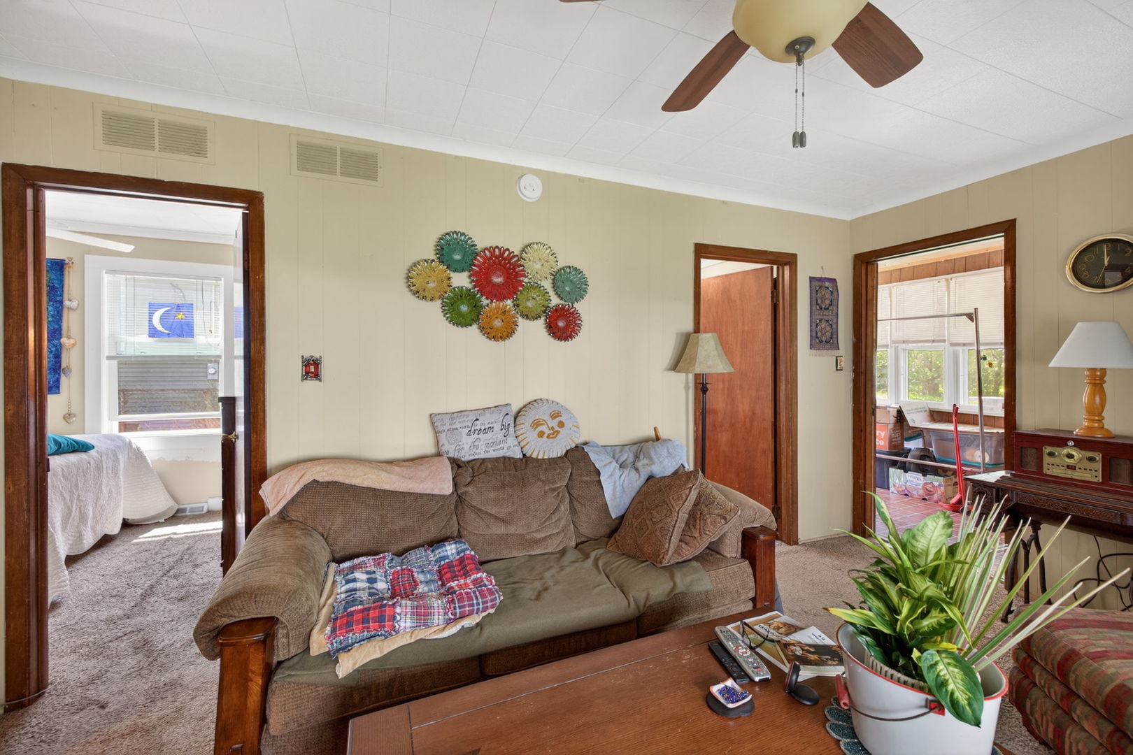 105 Edgewood Avenue, Crystal Lake, IL 60014